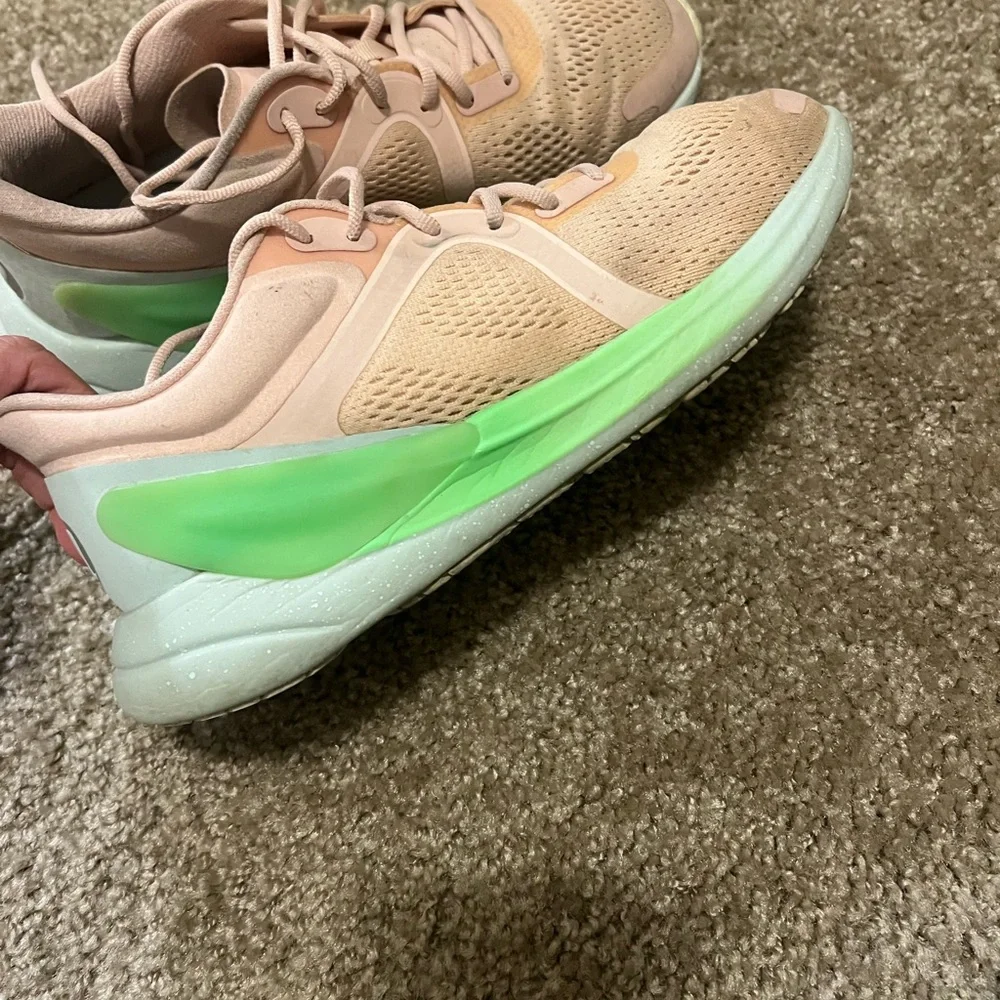 Lululemon BlissFeel‎ run sneaker 8.5